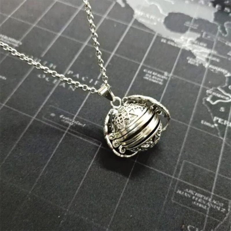 EXPANDING PHOTO LOCKET